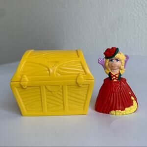 NEW 1996 Muppets Miss Piggy Action Figure